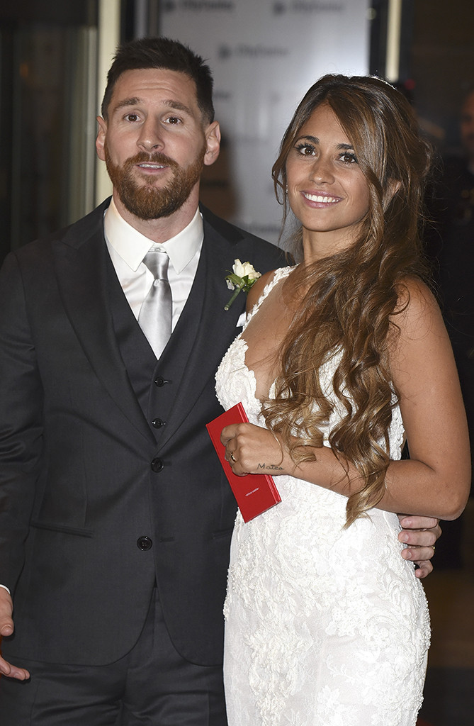 Shakira Attends Fc Lionel Leo Messi S Lavish Argentinian Wedding E Online Ca